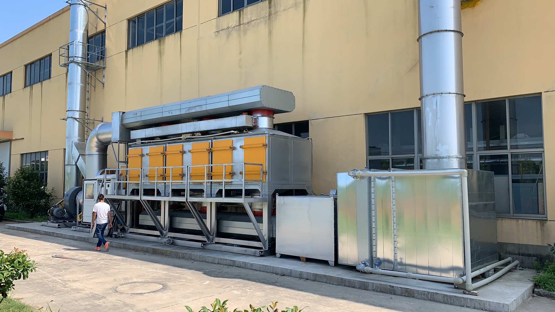 在線活性炭催化燃燒4.jpg 在線活性炭催化燃燒4.jpg